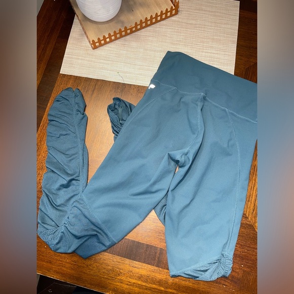 woman’s size xs teal fabletics leggings - Picture 1 of 1